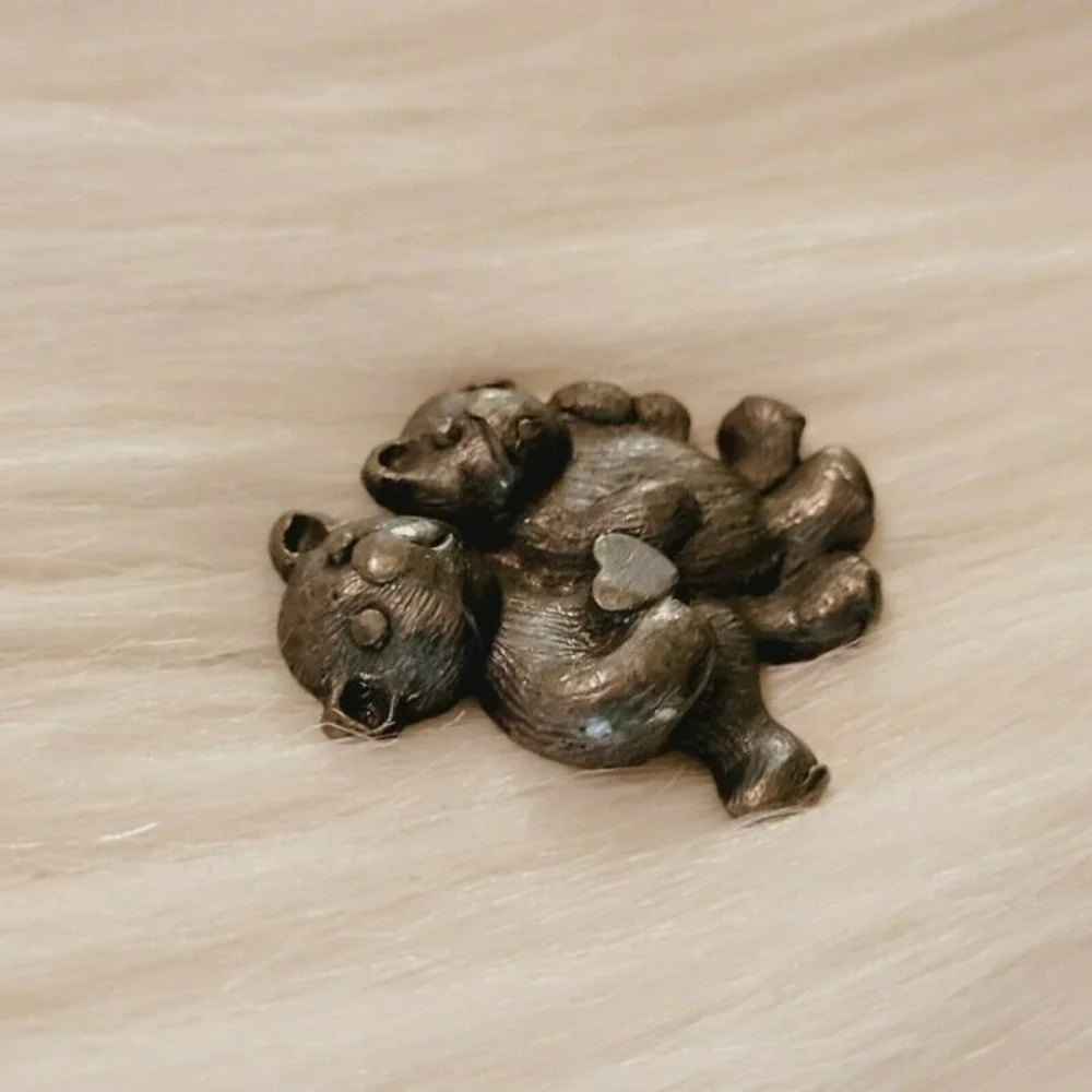 Vintage Pewter Teddy Bear Pin Heart 3D Textured Animal Zoo Figural 8272